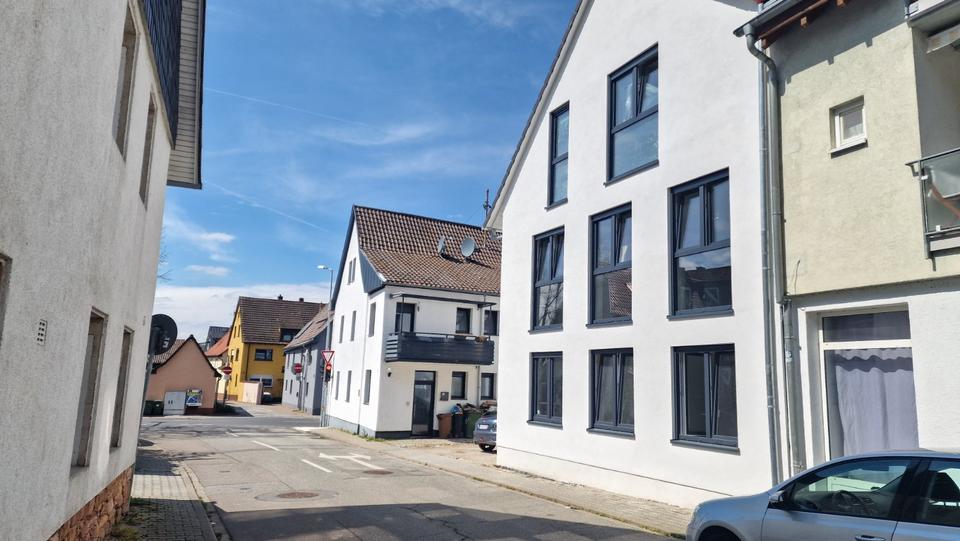 Dachgeschoßwohnung Weinheim - 3 Zimmer, 104 m&sup2;, 1.200&euro; | Angebot:25637931