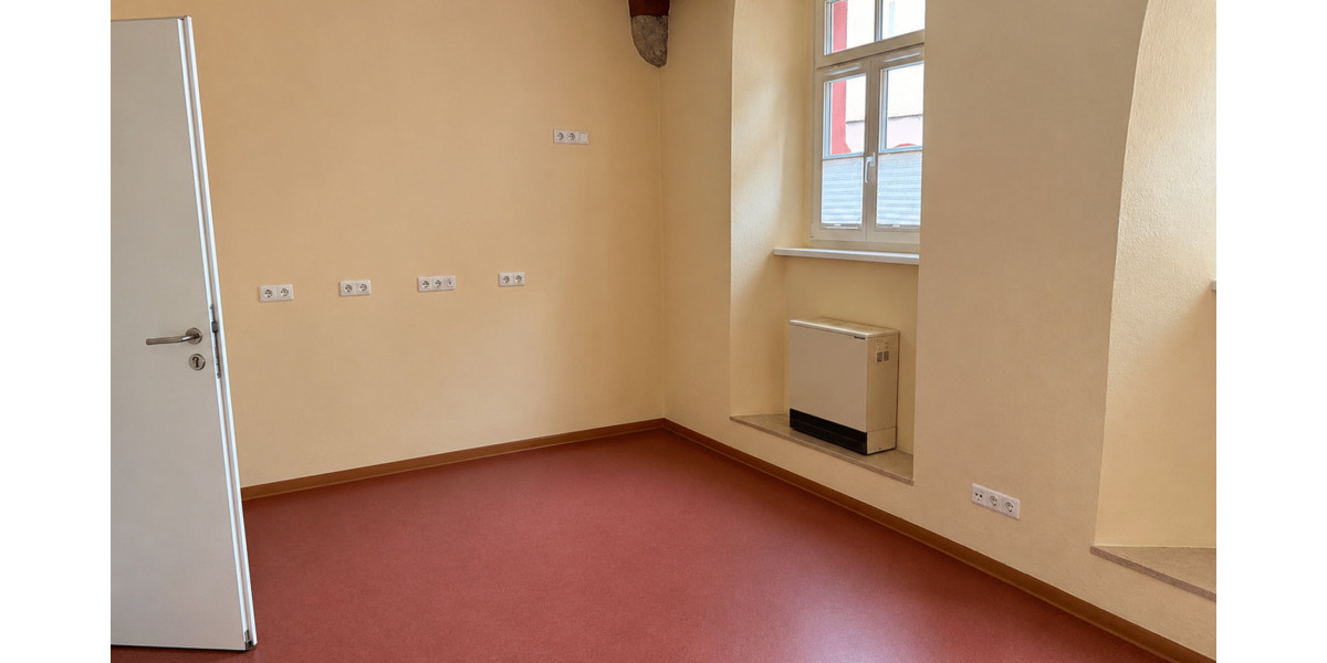 Gewerbeobjekt Bad Langensalza Ufhoven - 9 Zimmer, 133 m&sup2;, 1.200&euro; | Angebot:26657173