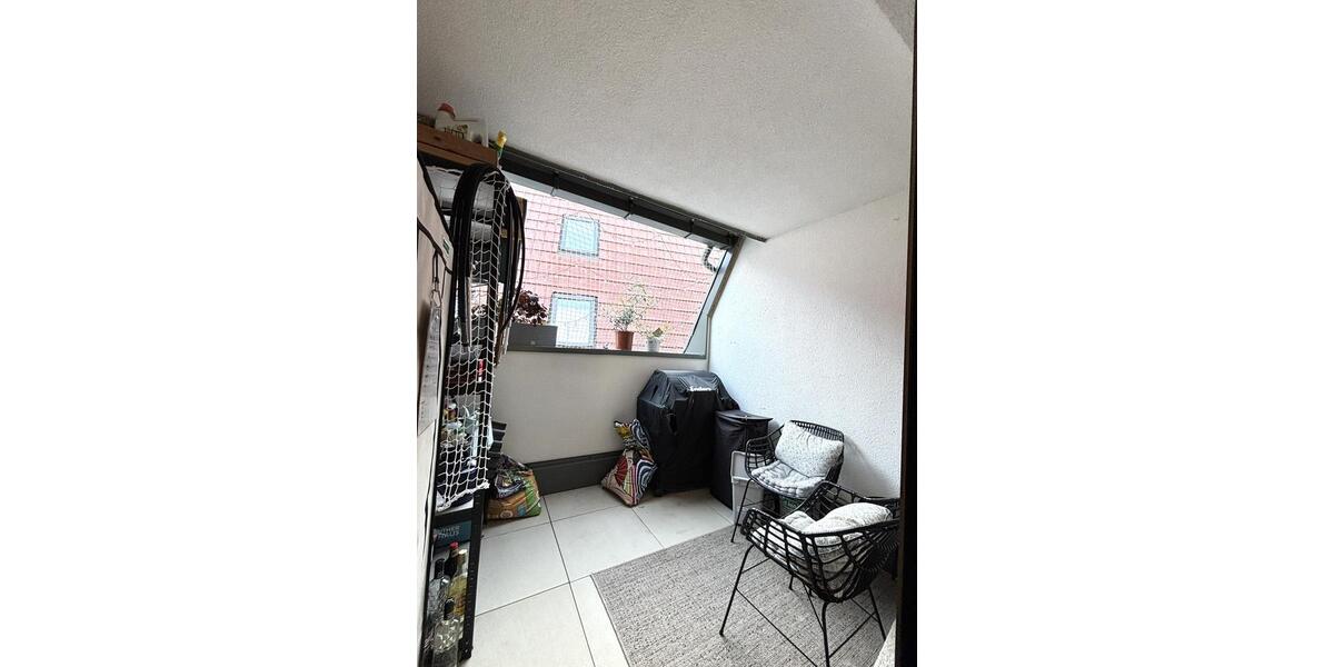 Stilvoll wohnen: Moderne 3,5-Zimmer-Maisonette mit Balkon und Stellplatz 3 zimmer