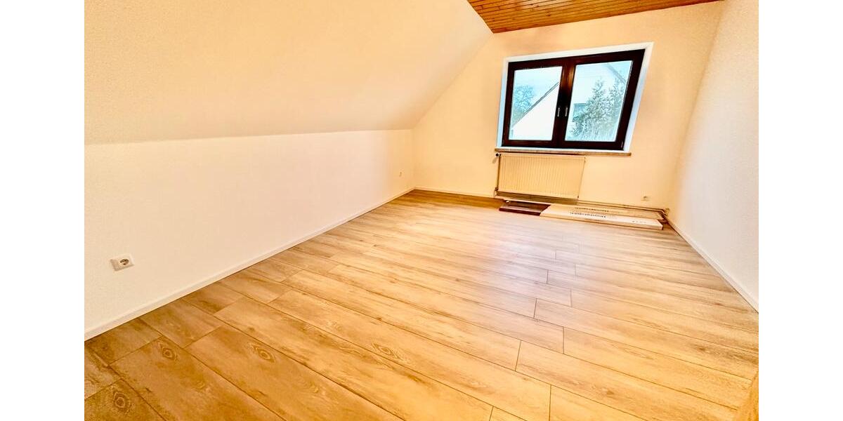 Dachgeschoßwohnung Sassenburg - 3 Zimmer, 85 m&sup2;, 850&euro; | Angebot:23835672