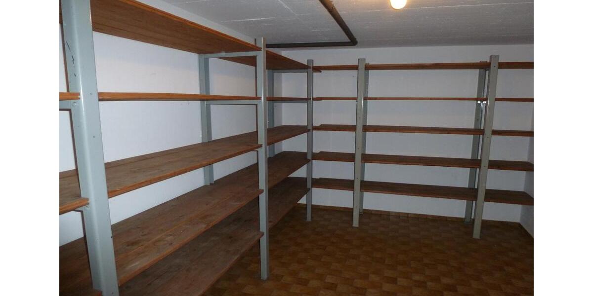 Tolle OG-Wohnung im 2 FH komplett renoviert, mit PKW-Stellplatz und Balkon in Gohfeld! 3 zimmer