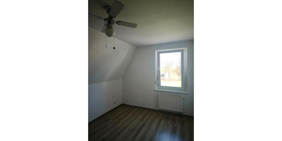 Dachgeschoßwohnung Hohndorf - 2 Zimmer, 43 m&sup2;, 460&euro; | Angebot:26325766