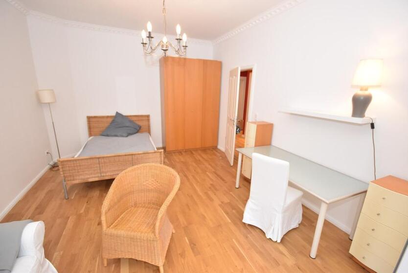 Sachsenhausen Nh. Henningerturm! HAMMER Zimmer mit eigenem XL-BALKON im Altbau 