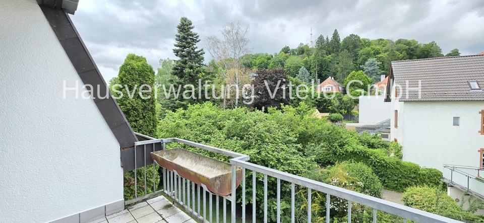 Schöne Dachgeschoßwohnung mit Balkon – frisch renoviert und bezugsfertig
