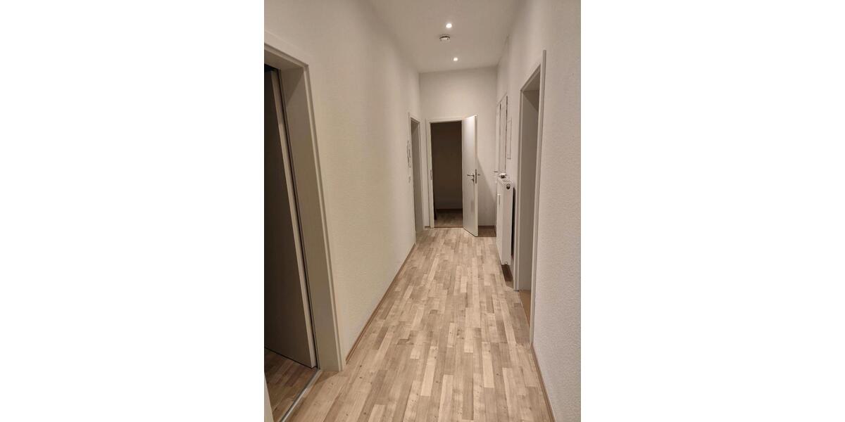 Etagenwohnung Glauchau - 2 Zimmer, 72 m&sup2;, 395&euro; | Angebot:26407546