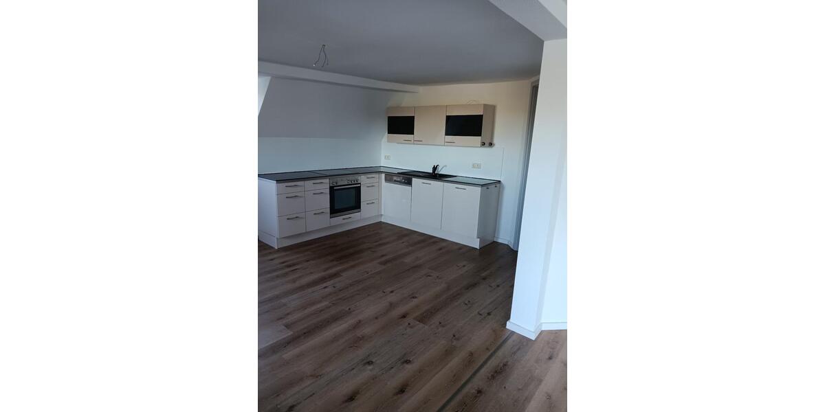 Wohnen mit Weitblick: Lichtdurchflutete 4,5-Raum-Dachgeschosswohnung mit Balkon in 01612 Dießbar-Seußlitz 4.5 zimmer