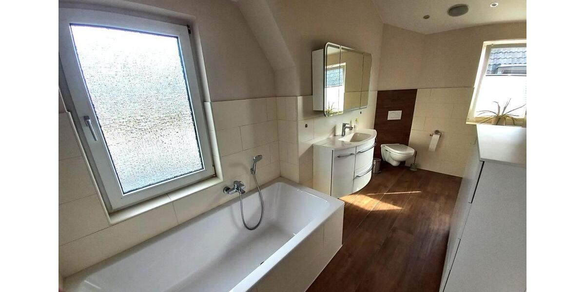 Einfamilienhaus Kiebitzreihe - 3 Zimmer, 126 m&sup2;, 1.500&euro; | Angebot:25861404