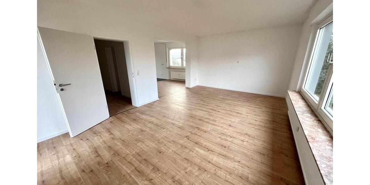 Wohnen mit Komfort: Sanierte 4-Zimmer-Wohnung in toller Lage - 