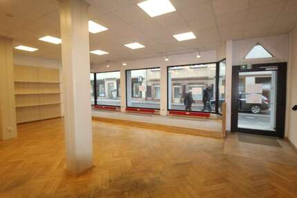 Einzelhandel in Penig 900 € 135.9 m² zimmer