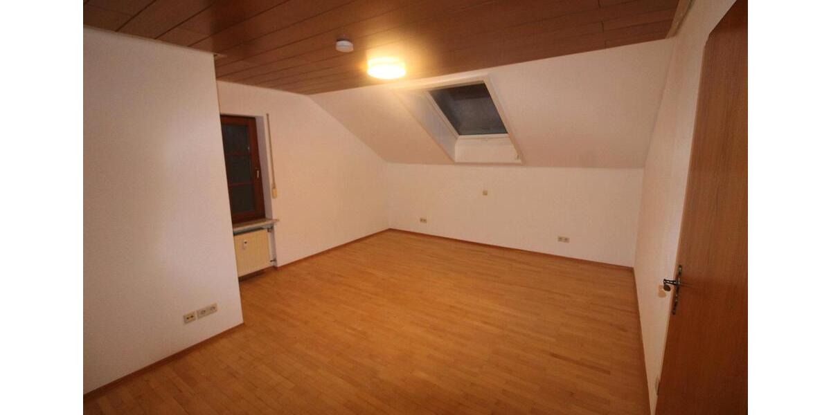Dachgeschoßwohnung Igersheim - 3.5 Zimmer, 113 m&sup2;, 1.130&euro; | Angebot:24870124
