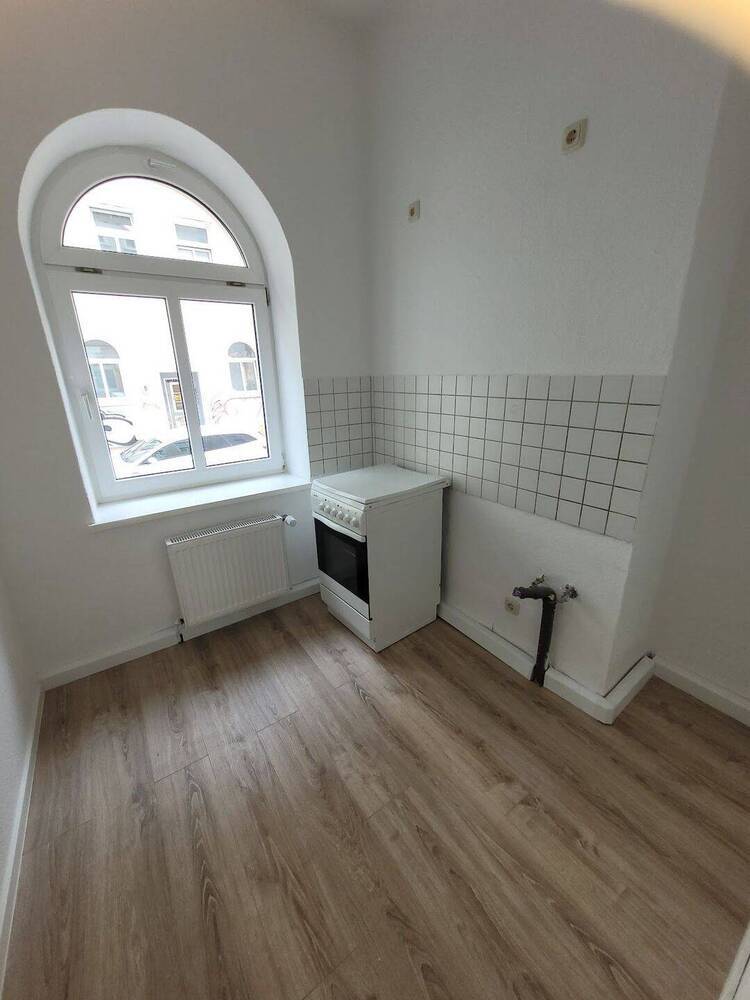 NEU: Ab sofort, frisch sanierte KTV-Whg. mit neuem Bodenbelag, ohne EBK, Gem.- Garten
