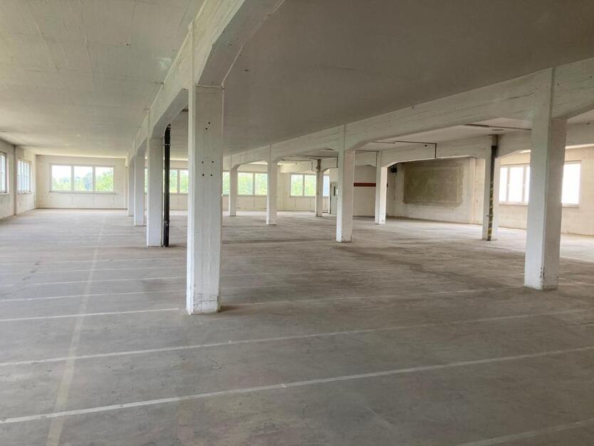 Großzügige Lagerfläche mit Lastenaufzug im 3. OG insgesamt ca. 1.252 m² in SchwarzenbachSaale - LKW-Zufahrt auf dem Areal - verkehrsgünstige Lage zimmer