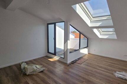ERSTBEZUG NACH DACHAUSBAU Wohnen im Graefekiez (Schönleinstr.), 2 Zimmer, Terrasse, extrem hell