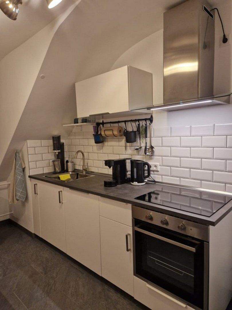 Moderne und Vollmöblierte 1-Zimmerwohnung mit Balkon in Düsseldorf Oberbilk zimmer