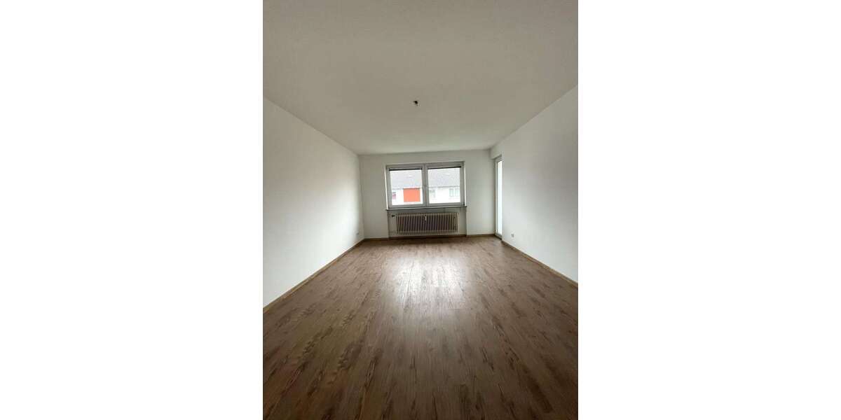 Etagenwohnung Eisenberg - 3 Zimmer, 74 m&sup2;, 690&euro; | Angebot:24975621