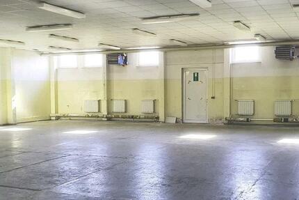 Halle Werkstatt Lager mit 270m² in Stavenhagen Basepohl zimmer