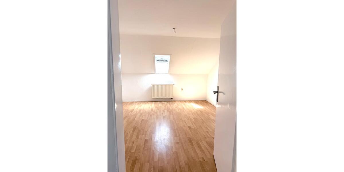 Dachgeschoßwohnung Albstadt Gemarkung Onstmettingen - 4 Zimmer, 95 m&sup2;, 700&euro; | Angebot:26532916