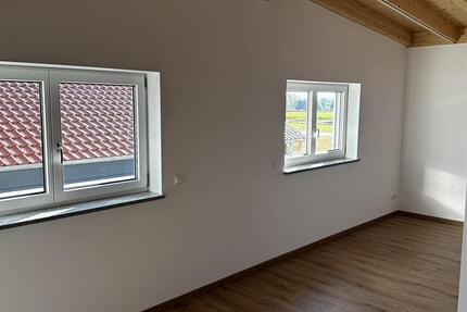 Neuwertige Doppelhaushälfte mit kleinem Garten 4 zimmer