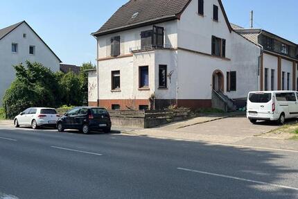 Großes Haus mit 6 Zimmern in zentraler Lage – ideal für Monteure