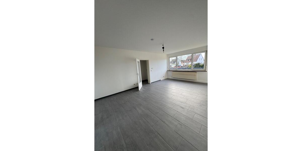 3-Zi EG Wohnung inkl. Balkon u. kl. Garten ab sofort zu vermieten 3 zimmer