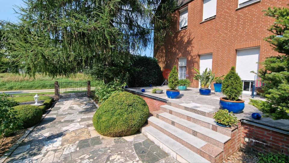 Einfamilienhaus Holzminden - 12 Zimmer, 320 m&sup2;, 2.300&euro; | Angebot:26037589