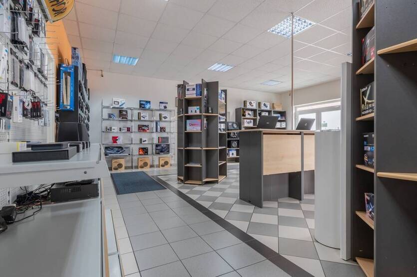 Laden-Bürofläche mitten in Salzweg 2-Zimmer, Toilette und Teeküche
