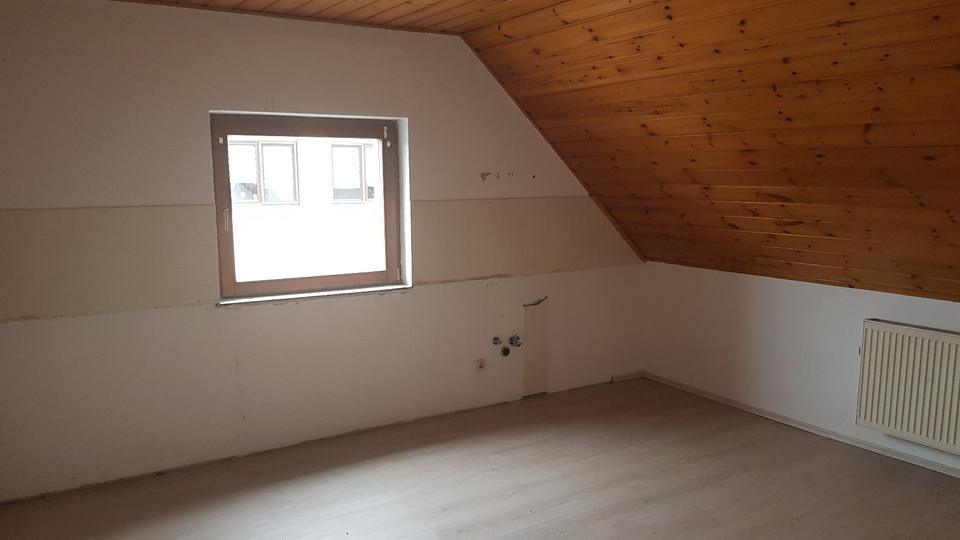 Dachgeschoßwohnung Hünfeld - 4 Zimmer, 105 m&sup2;, 660&euro; | Angebot:24974498