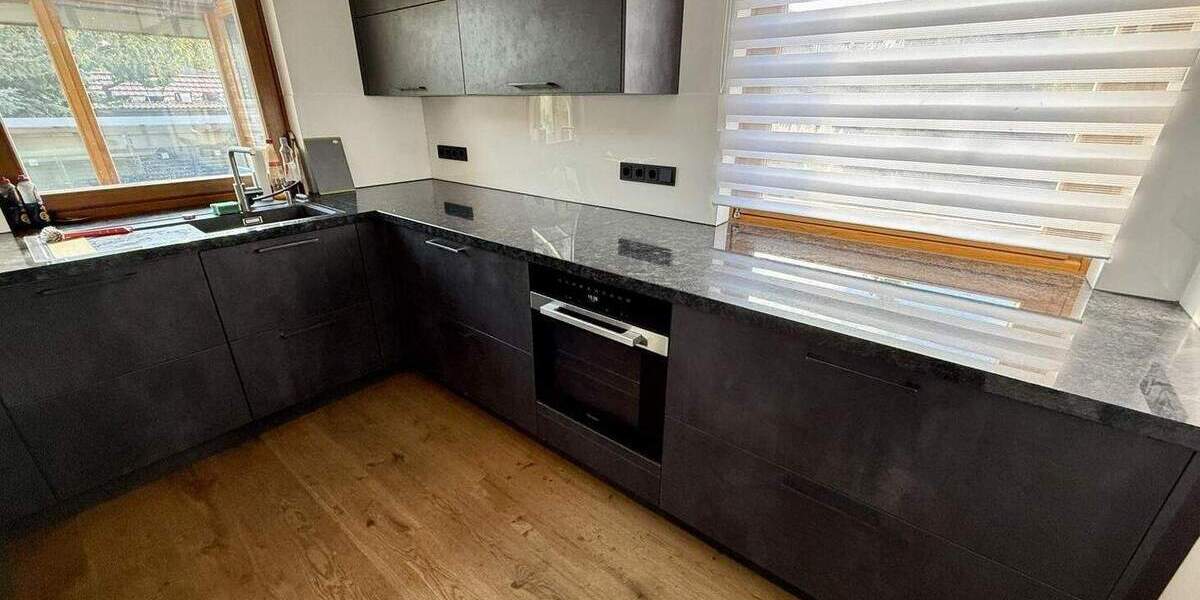 Bungalow Iphofen - 8 Zimmer, 214 m&sup2;, 2.350&euro; | Angebot:25682670