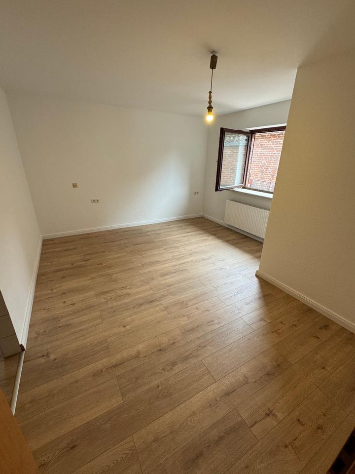 150qm 4 Zimmer Haus Schleswig 700qm Garten Garage zwei neue EBK