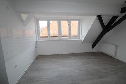 Perfekt für Singles - kleine DG-Wohnung mit Balkon und Fassadenvollwärmeschutz 1 zimmer