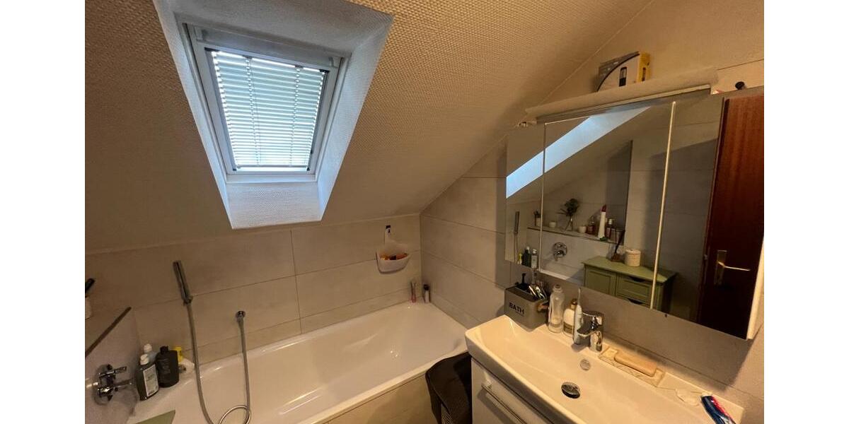 Gemütliche 3‑Zimmer-Dachgeschosswohnung – 98 m² – ab März 3 zimmer