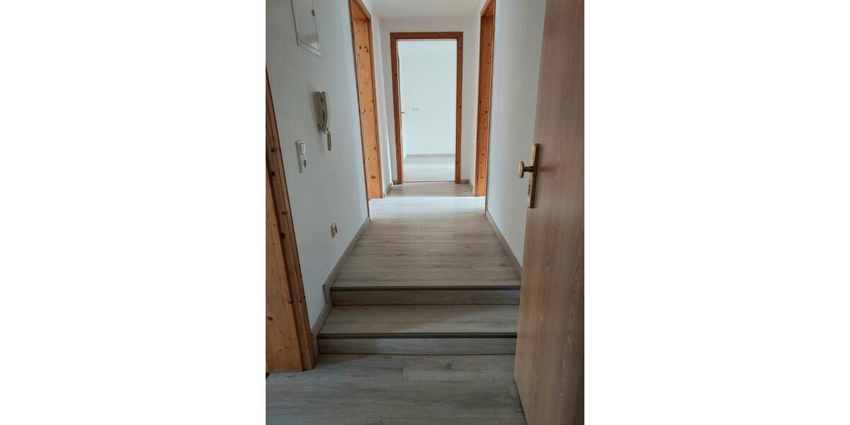 Dachgeschoßwohnung Meerane - 3 Zimmer, 67 m&sup2;, 385&euro; | Angebot:26020688