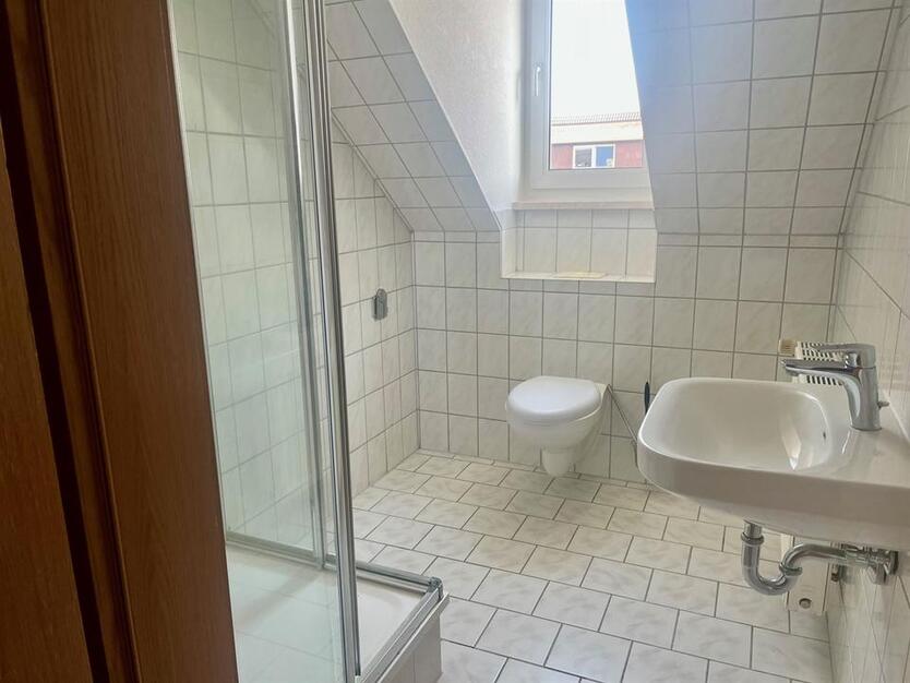 1-Zimmer Dachgeschoßwohnung mit Tageslichtbad und Abstellraum