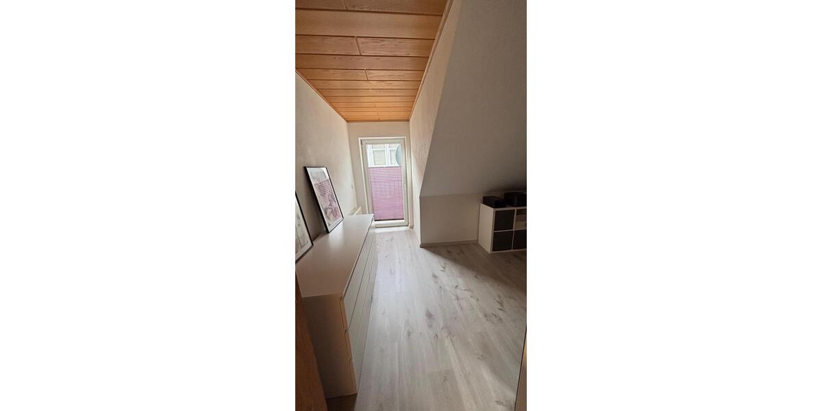 Dachgeschoßwohnung Herdorf - 5 Zimmer, 120 m&sup2;, 800&euro; | Angebot:26120724