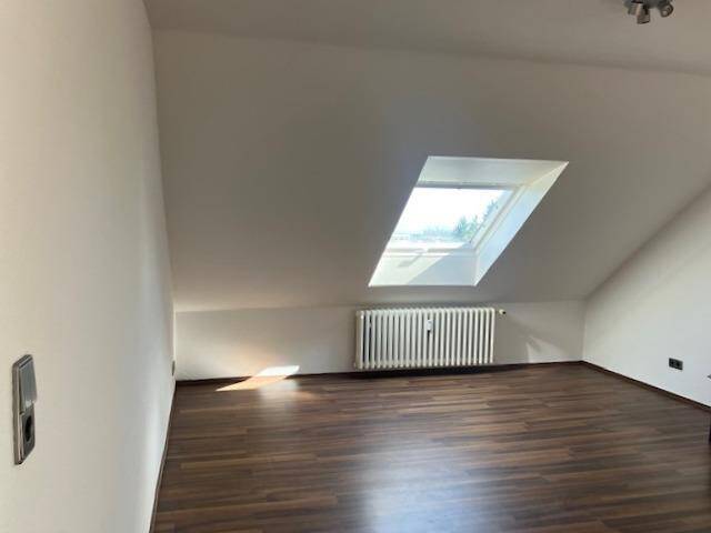Etagenwohnung Wiesbaden Dotzheim - 3 Zimmer, 82 m&sup2;, 850&euro; | Angebot:26244621