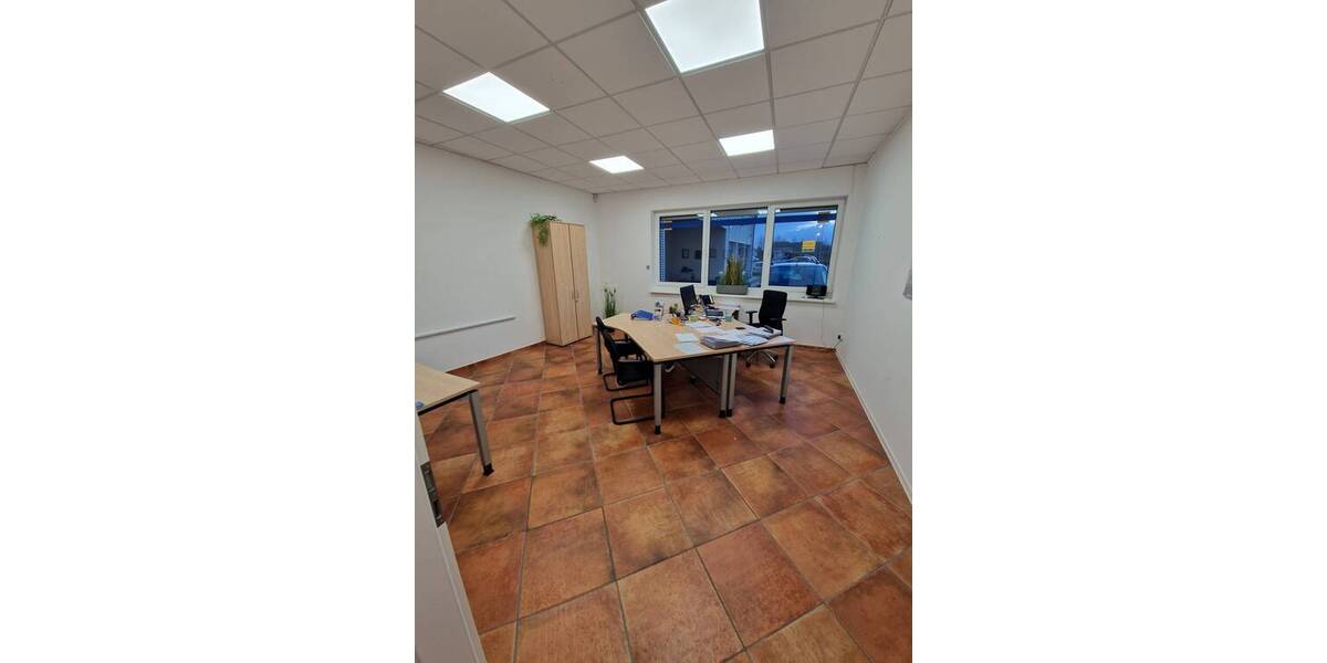 Gewerbeobjekt Lübbecke Nettelstedt - 4 Zimmer, 290 m&sup2;, 2.175&euro; | Angebot:25735991