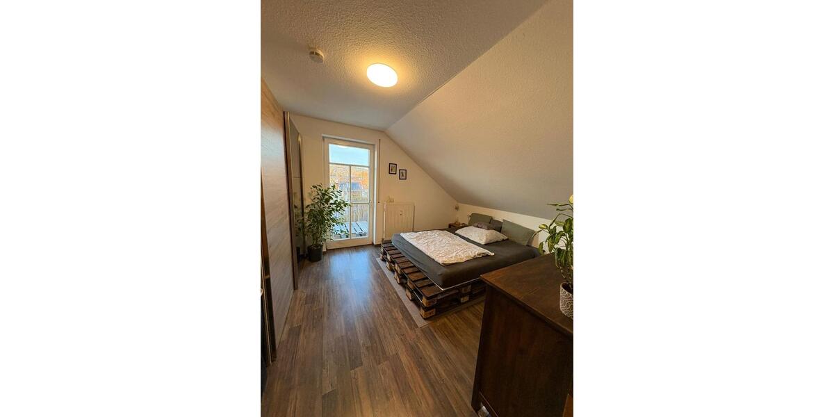 Schöne, helle Dachgeschosswohnung in ruhiger Siedlungslage 2.5 zimmer