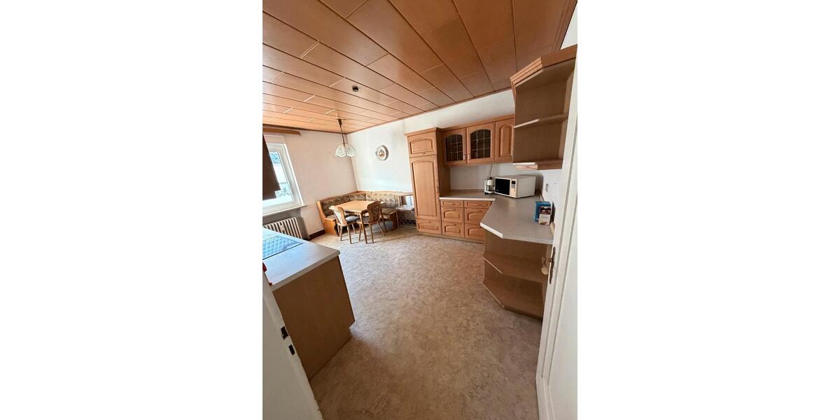 Haus zu vermieten 290qm auch Gewerbe möglich Halle Garten Wohnung 7 zimmer