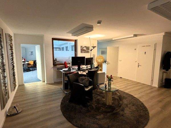 Gewerbeobjekt Lauf - 8 Zimmer, 213 m&sup2;, 2.112&euro; | Angebot:25706461