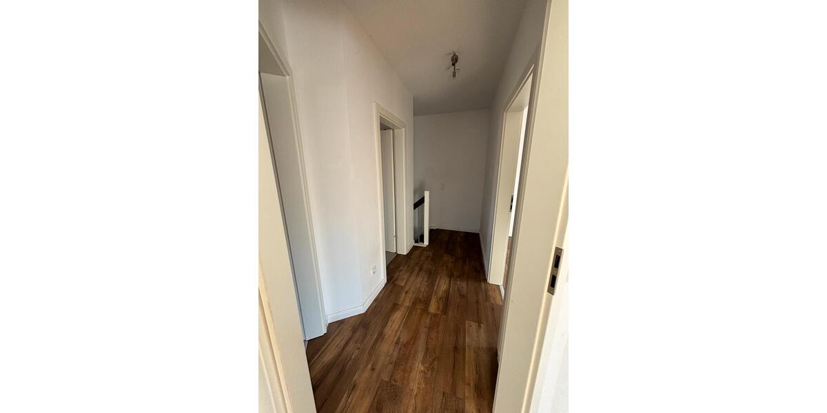 Etagenwohnung Aurich - 4 Zimmer, 105 m&sup2;, 1.050&euro; | Angebot:26067741