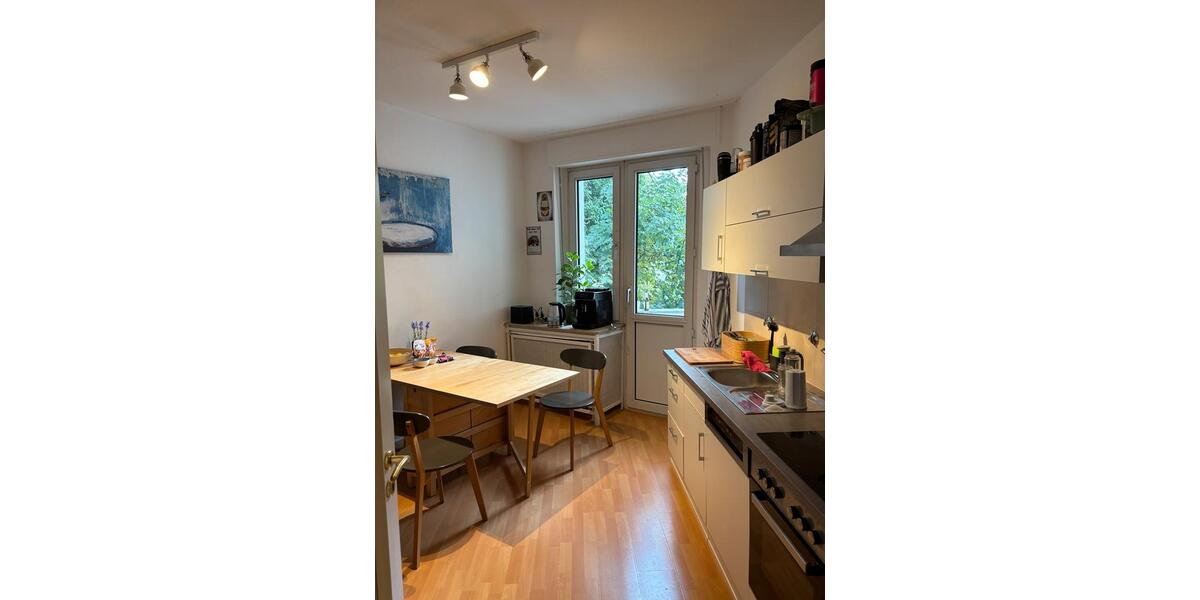 WG-Zimmer zu vermieten. 3 Zimmer Wohnung + Küche und Bad. 3 zimmer