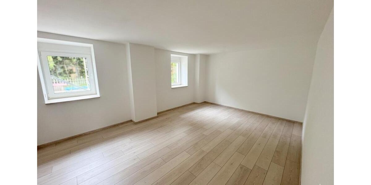 Erdgeschoßwohnung Ebersbach - 4 Zimmer, 187 m&sup2;, 1.400&euro; | Angebot:26107805