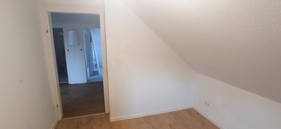 Dachgeschoßwohnung Neu-Isenburg Isenburg - 3.5 Zimmer, 60 m&sup2;, 800&euro; | Angebot:25293332