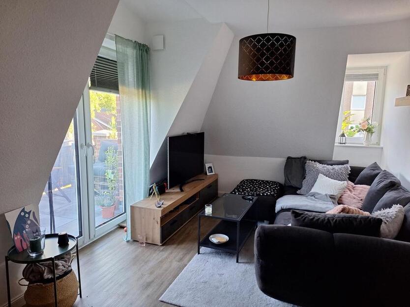Lichtdurchflutete 2 Zimmer DG-Wohnung mit Balkon
