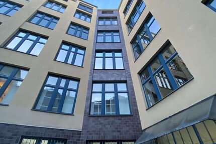 Büro in Berlin 7.345,50 € 489.7 m²