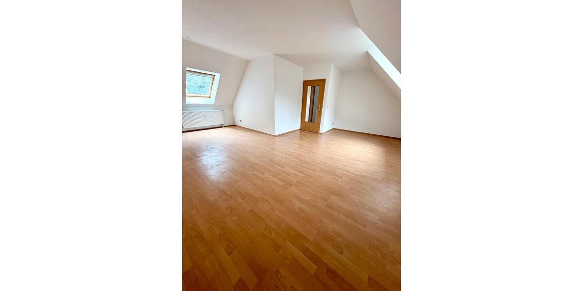Dachgeschoßwohnung Großenhain - 2 Zimmer, 57 m&sup2;, 390&euro; | Angebot:26021808