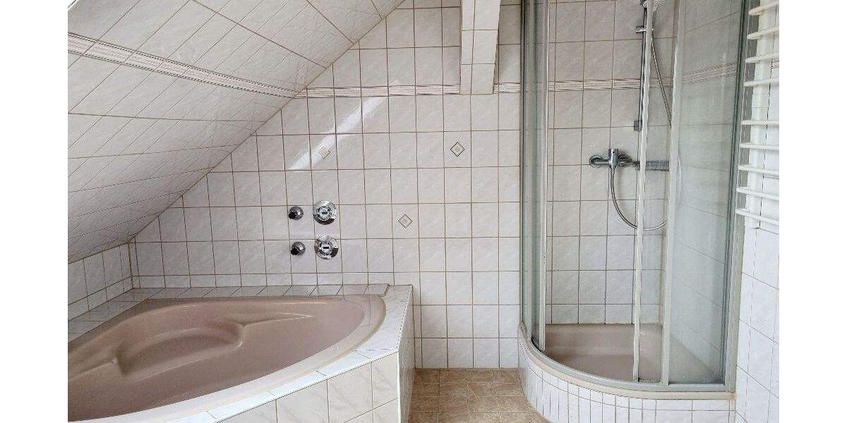 Etagenwohnung Bischofswerda Grüneck - 3 Zimmer, 81 m&sup2;, 490&euro; | Angebot:25694709