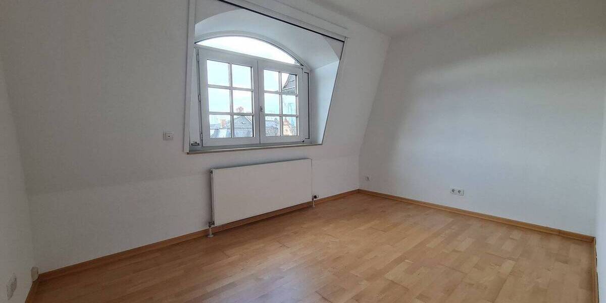 Etagenwohnung Frankfurt am Main Sachsenhausen - 3 Zimmer, 90 m&sup2;, 1.850&euro; | Angebot:26733538