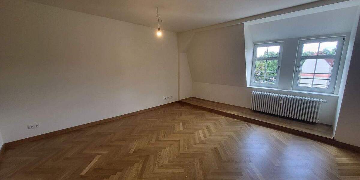 Hochwertige Sanierung im Zweitbezug - 4-Raum-Wohnung - Tageslichtbad, Gäste-WC, Parkett, Stellplatz 4 zimmer
