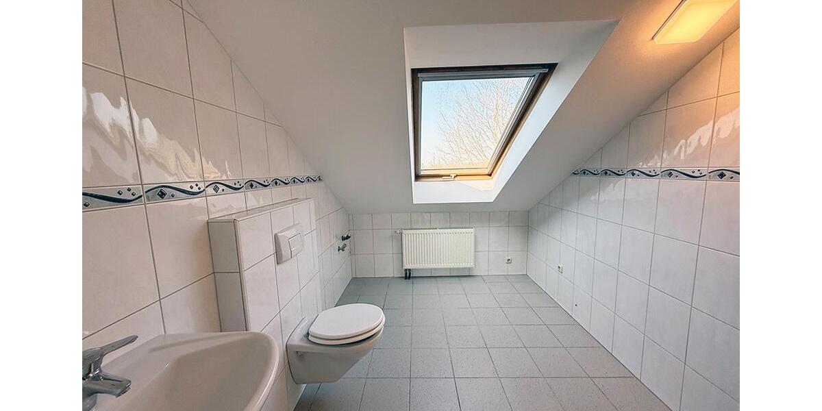 Dachgeschoßwohnung Issum - 5 Zimmer, 140 m&sup2;, 1.150&euro; | Angebot:26249906